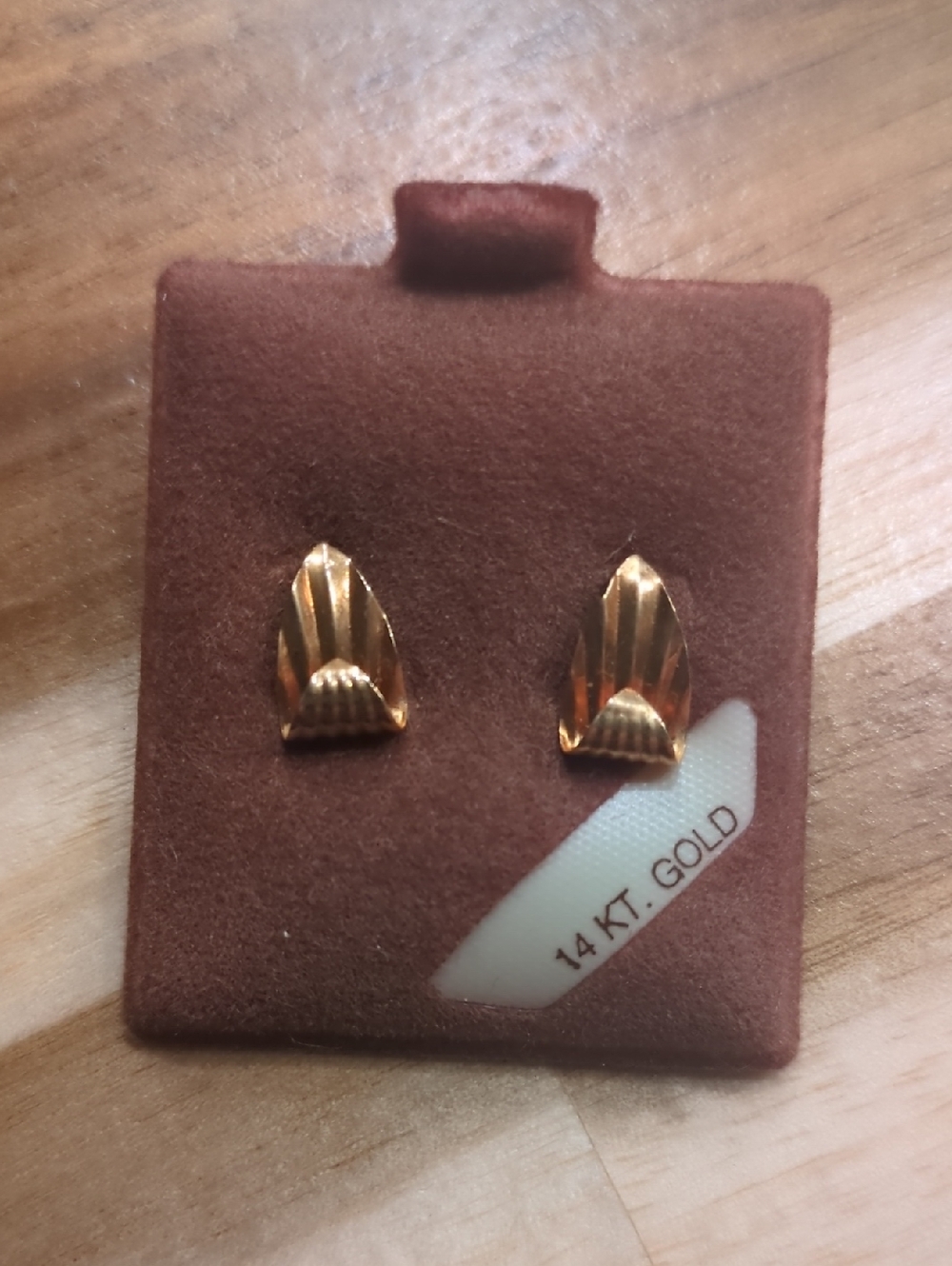 14K Gold Women's Ribbed Detail Stud Earrings